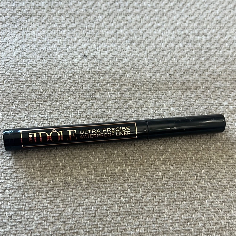 Black Ultra Precise Waterproof Eyeliner